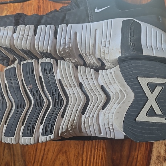 Nike Metcon Men's Black and Gray Athletic Shoes - Picture 3 of 3